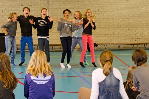 Dames en heren, hoort u mij? Dames en heren, hoort u mij?