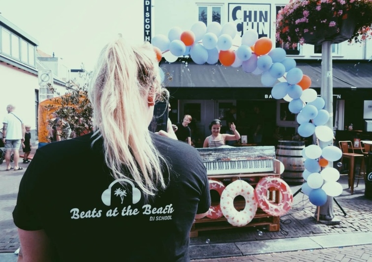 Beats on the Beach Hart Haarlem Art Tour